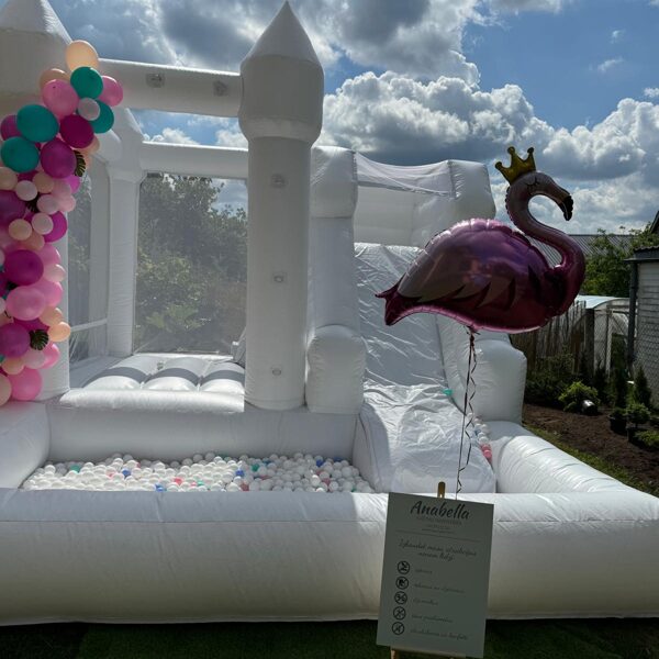 Baltas piepūšamās atrakcijas XL Pils