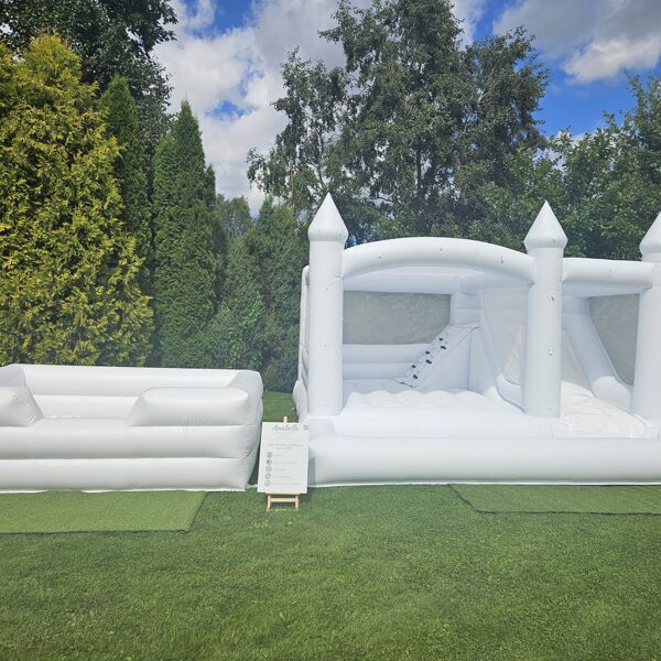 Baltas piepūšamās atrakcijas Baltie torņi