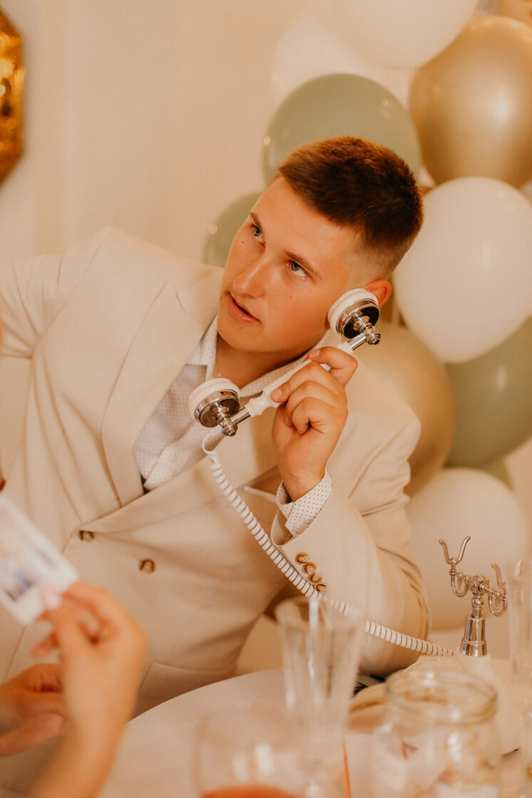 VIESU GRĀMATA, AUDIO APSVEIKUMU TELEFONI